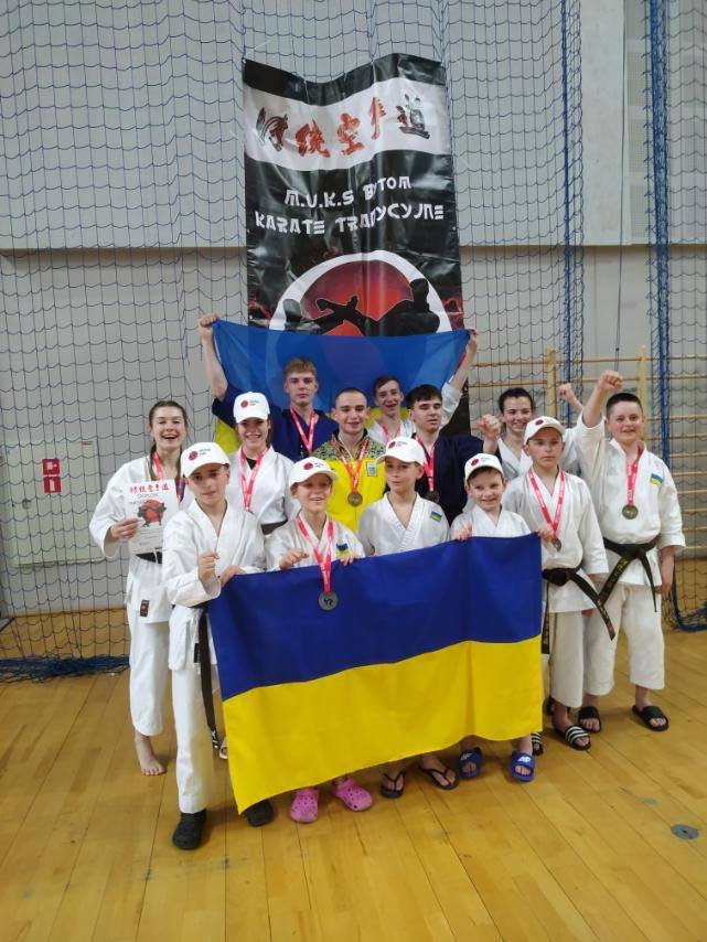 Спортсмени Хмельниччини продемонстрували гарні результати у міжнародному турнірі з традиційного карате у Польщі