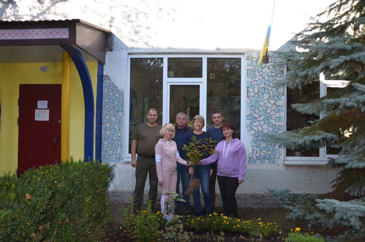 Акція «Посади дерево за себе та за свого друга, який поліг за Україну» триває в Нетішині 