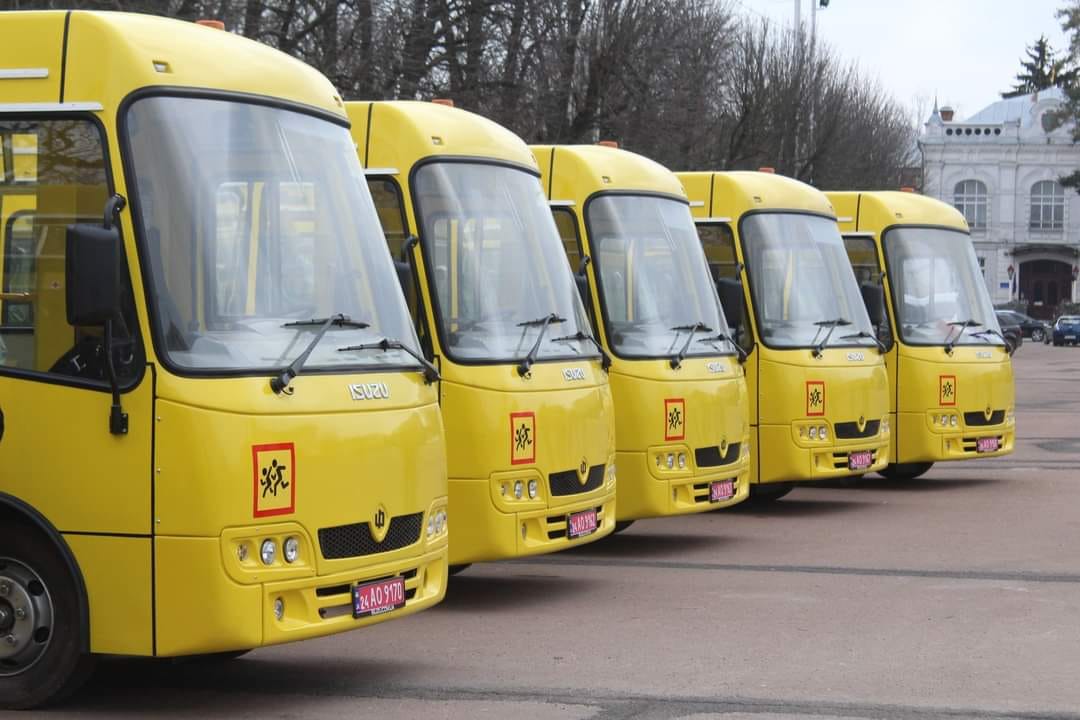 Громади отримали 9 шкільних автобусів